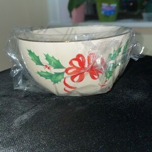 NIB Lenox vintage 16 oz gold rim red bow mistletoe luxury holiday ceramic bowl